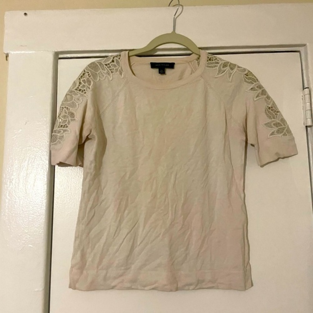 Ann Taylor Cream Floral Sleeve design Tee Size X-Small